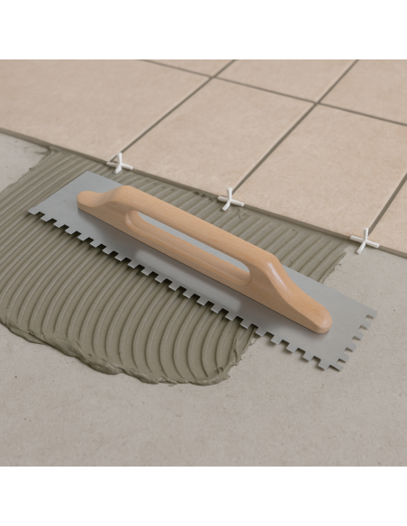 Spatola Dentata Acciaio 48x13cm Impugnatura Legno Cerato 10x10mm 