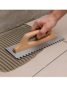 Spatola Dentata Acciaio 48x13cm Impugnatura Legno Cerato 10x10mm  2