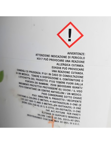 Idropittura Titanus Levante Bianca Al Quarzo Antialga E Antimuffa Per Facciate