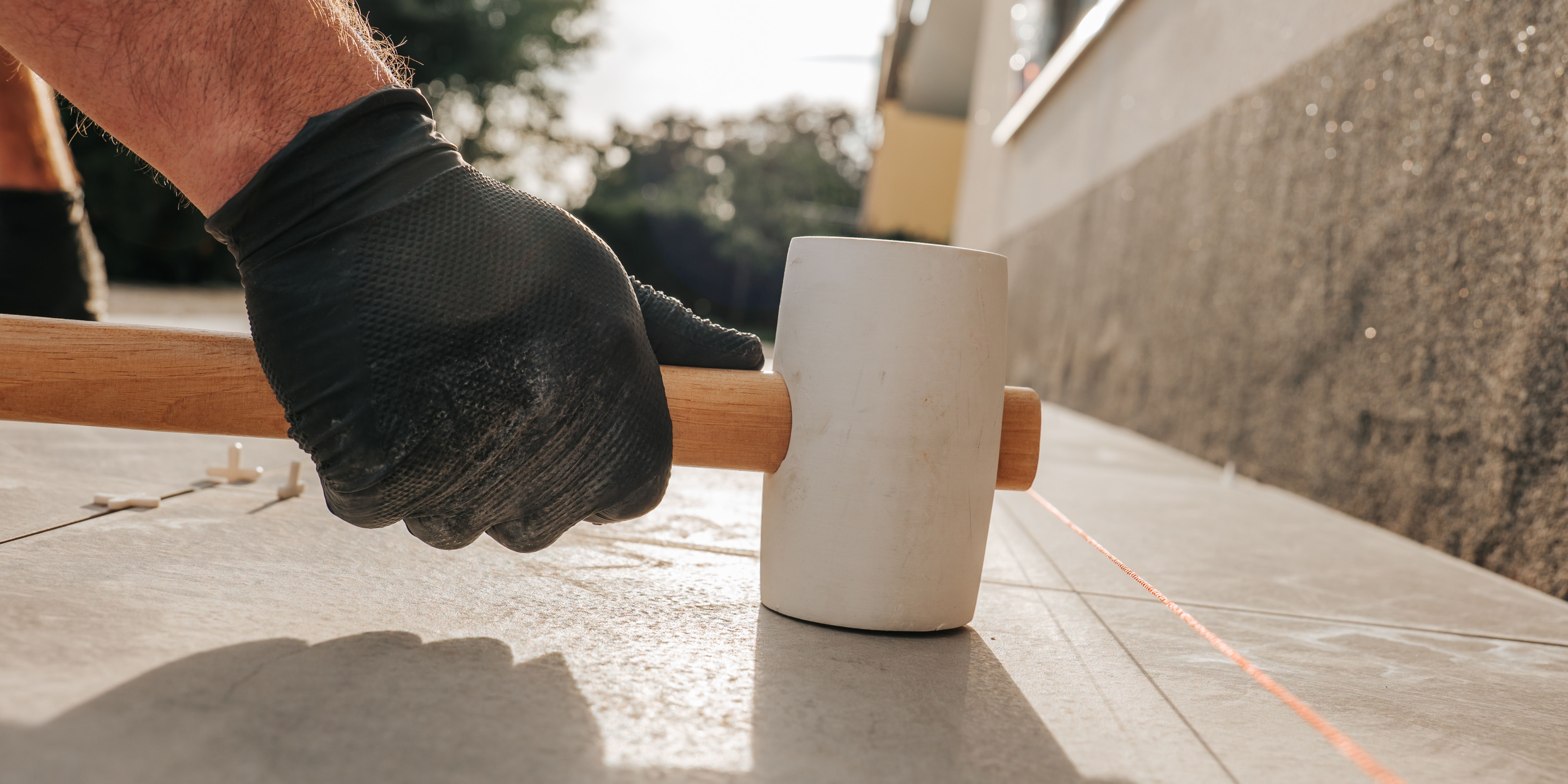 Martello battipiastrelle in gomma 500 g: a cosa serve?